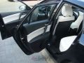 Mazda 3 fotele i boczki w białej skórze